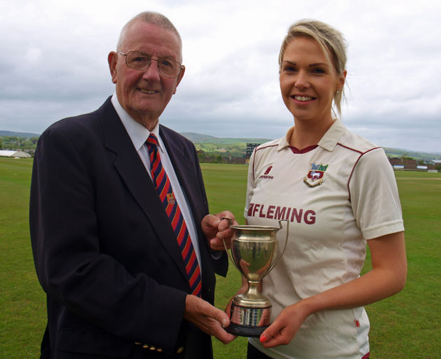 Davy Caldwell presents a trophy to Jemma Rankin