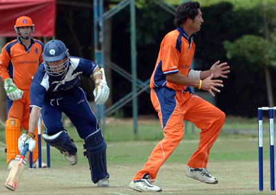 Scotland v Netherlands: Dougie Brown just makes his ground