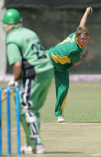 Sunette Loubser bowls to Ciara Metcalfe