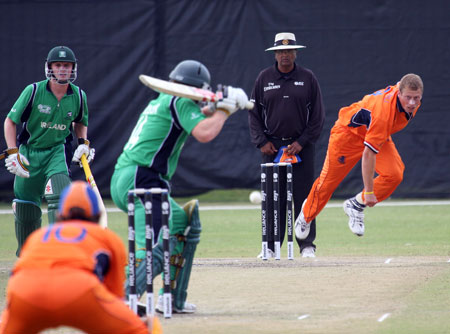 Edgar Schiferli bowling against Ireland (Photo: CricketEurope)