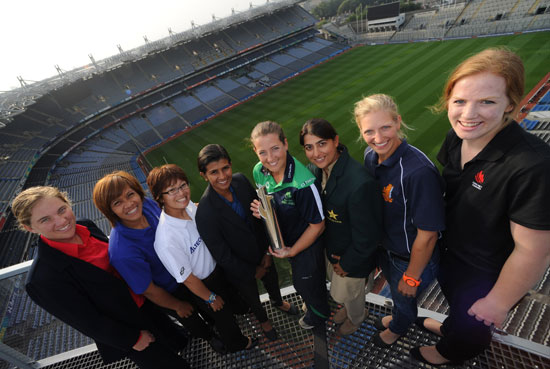 The team captains with the trophy on the roof at Croke Park (©Ian Jacobs/ICC)