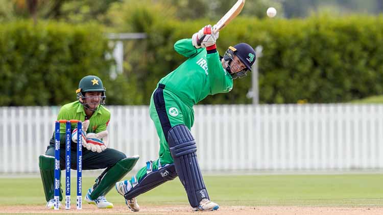 Ireland's Mark Donegan batting against Pakistan (© ICC)