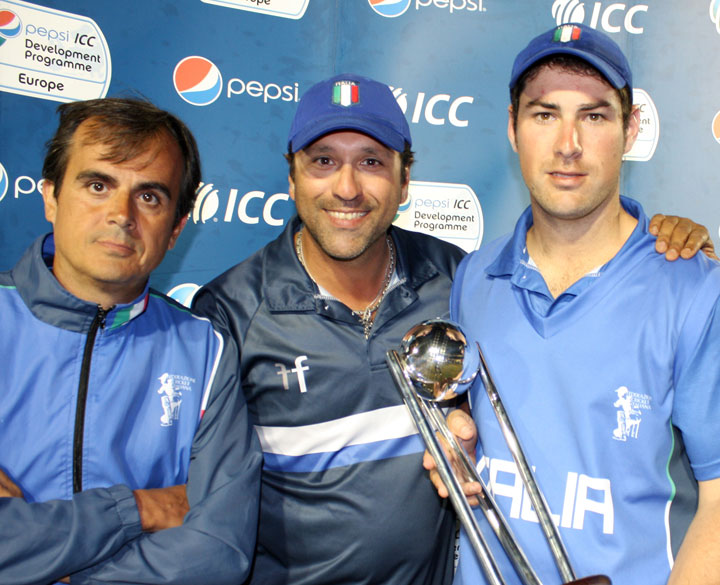 Joe Scuderi (center) with Luca Bruno (left) and Damian Cowley