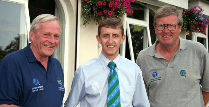 Phil Hudson (centre) with Tournament Referee John Boomer and Tournament Organiser Alan Hughes, 2006 European Under 23 Championship