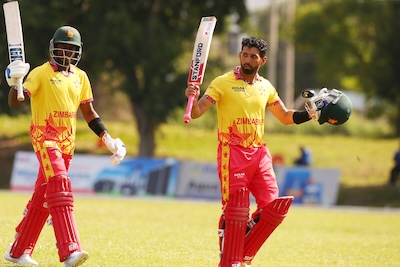 Raza and Madande walk off after Zimbabwe's record total