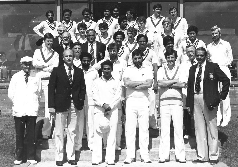 The two teams on the steps of the Ormeau pavilion