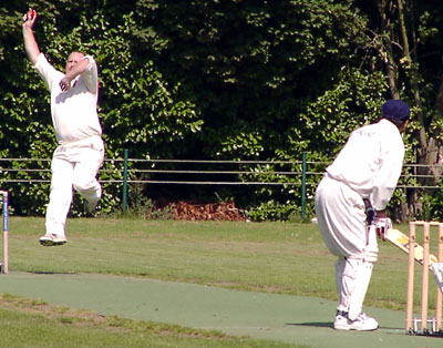 Keith Brew boewling against Finland in the 2005 European Associates' tournament in Belgium